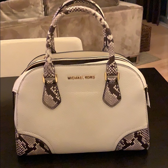 Michael Kors Handbags - Michael Kors Purse